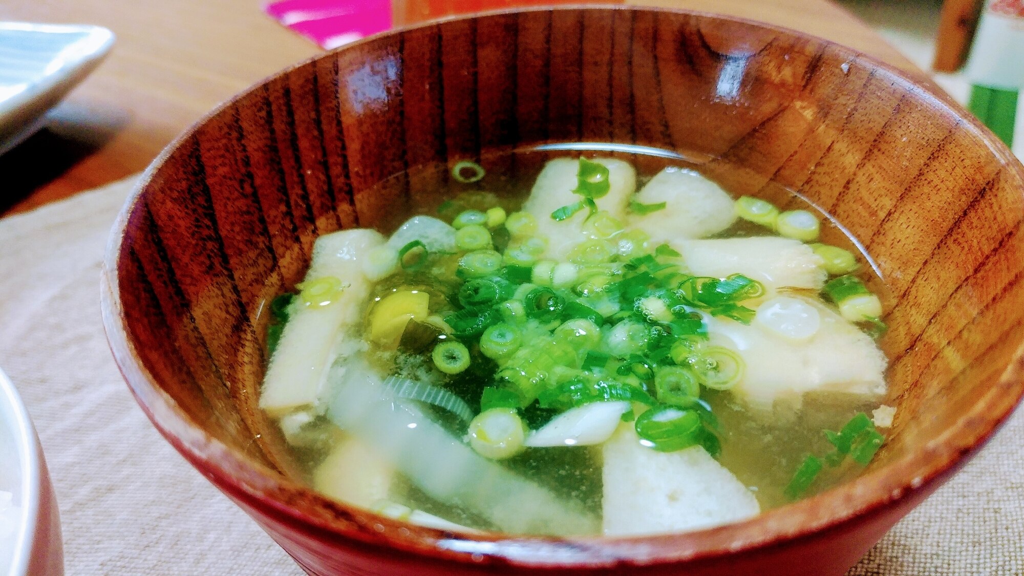 手作りの味噌汁　沙優　SP サバ缶と玉ねぎの味噌汁｜Oishiine!!（おいしいね!!）