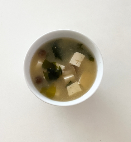 新玉ねぎとわかめのお味噌汁