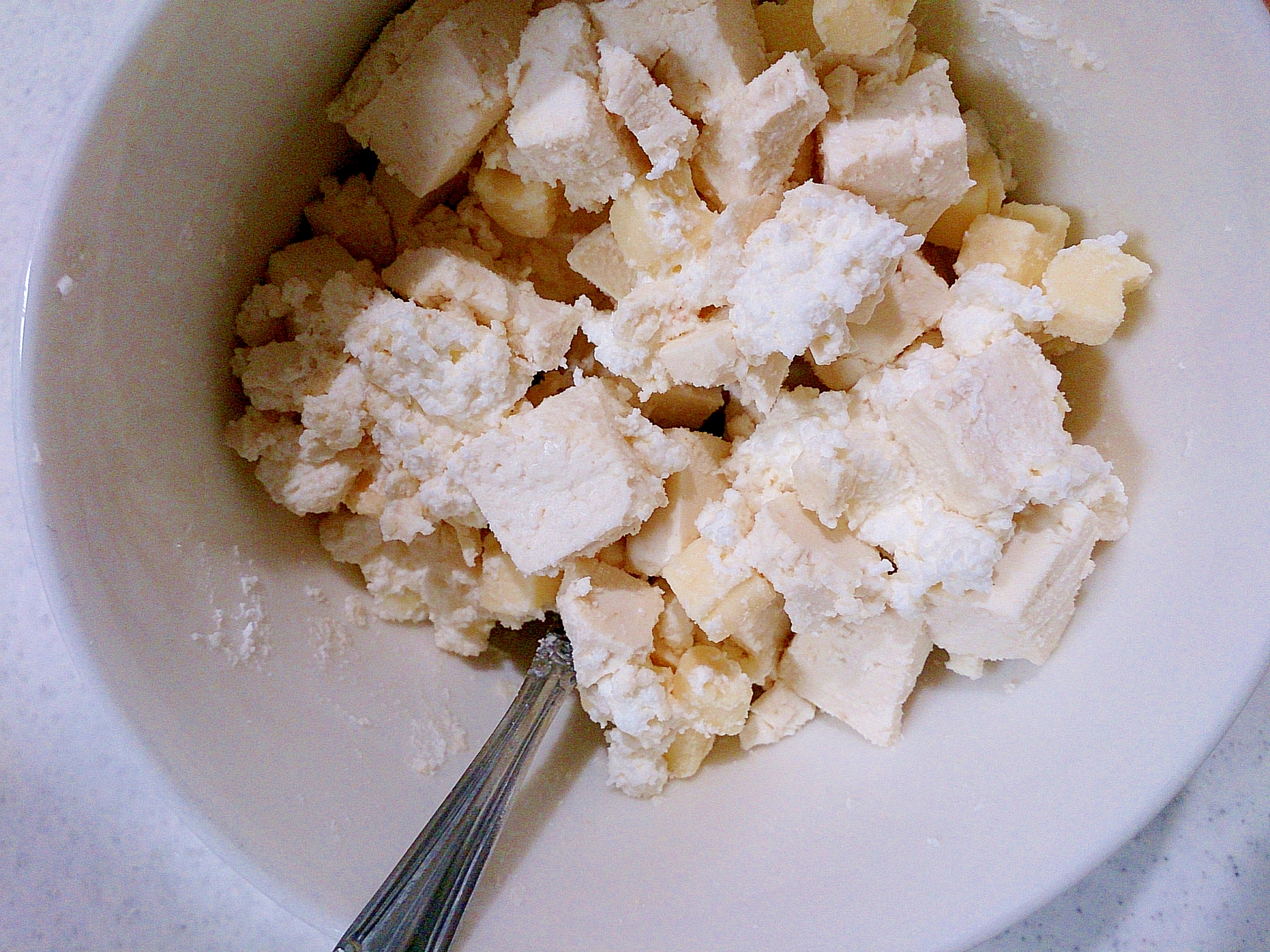 角切り木綿豆腐とチーズのコロコロおからホイップあえ