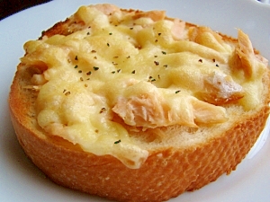 サーモンチーズトースト