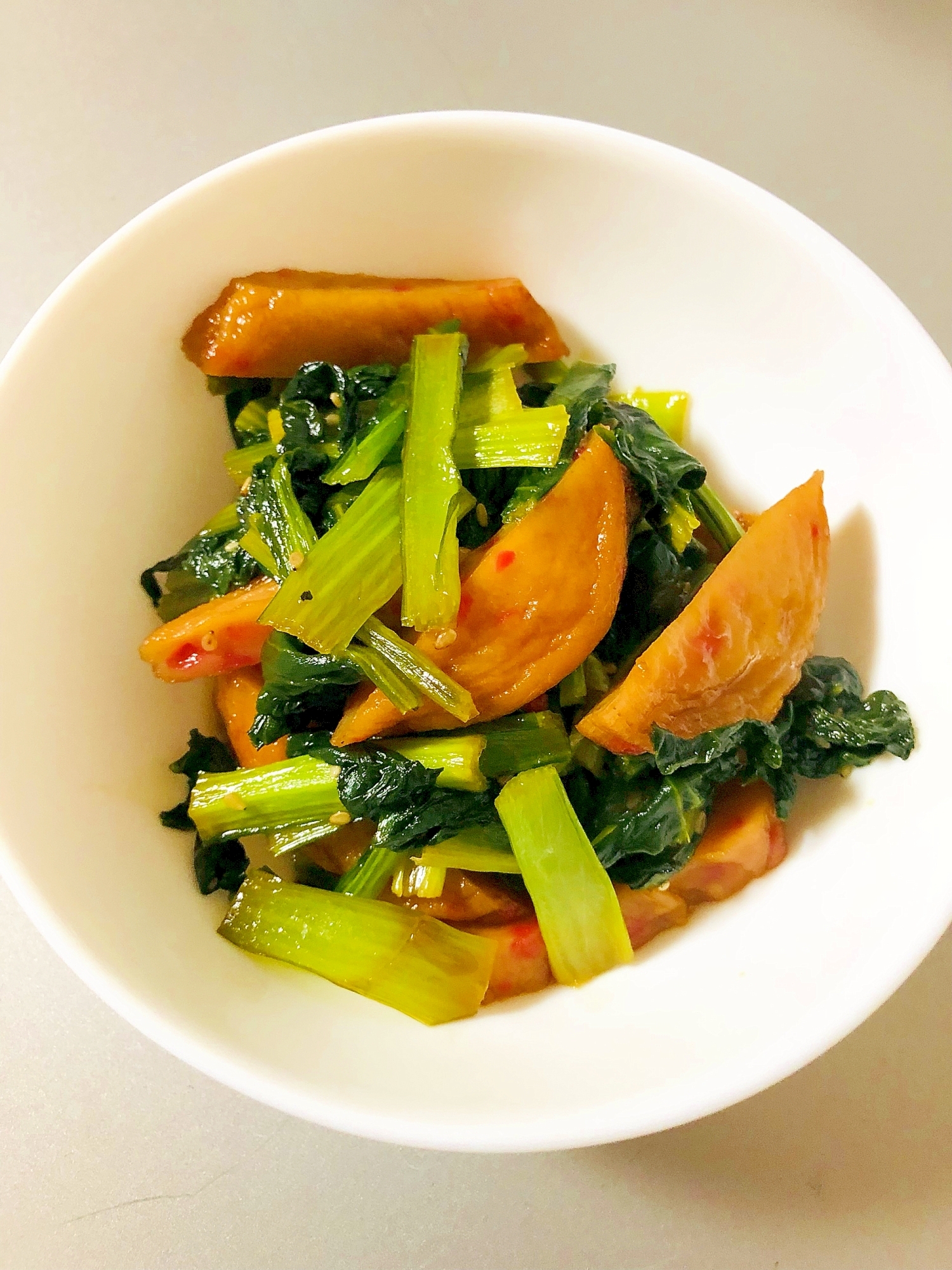 小松菜と生姜天の煮物　ごま油風味