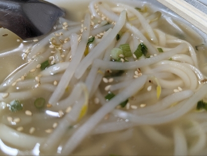 インスタントで☆ニンニクもやしの塩ラーメン
