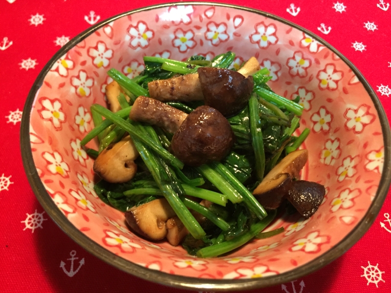簡単レシピ!ほうれん草と椎茸のバター醤油炒め