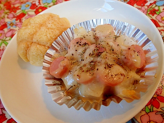 バーニャで里芋・ウインナーのチーズ焼きとメロンパン