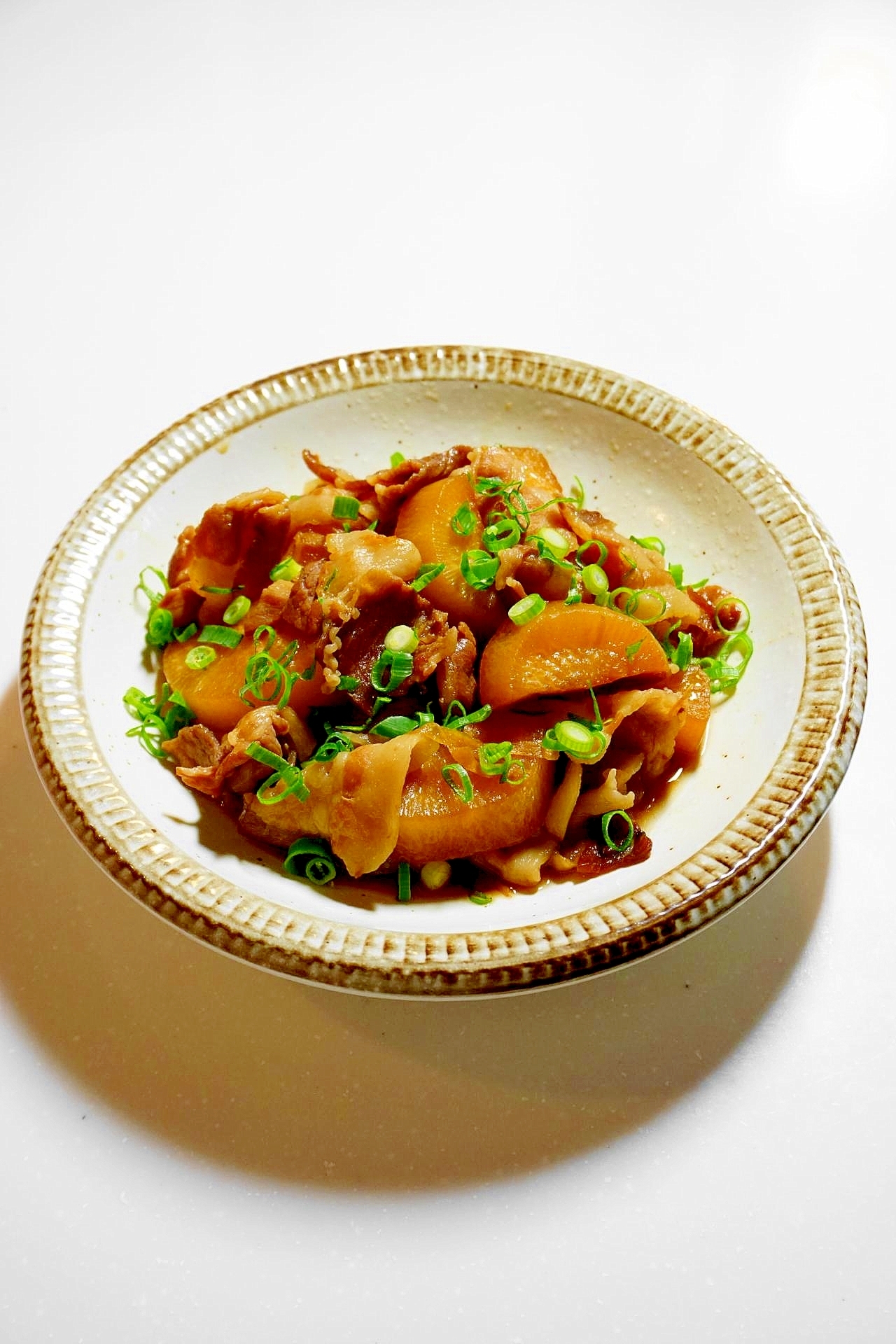 旨味を吸った大根が主役!豚バラ大根