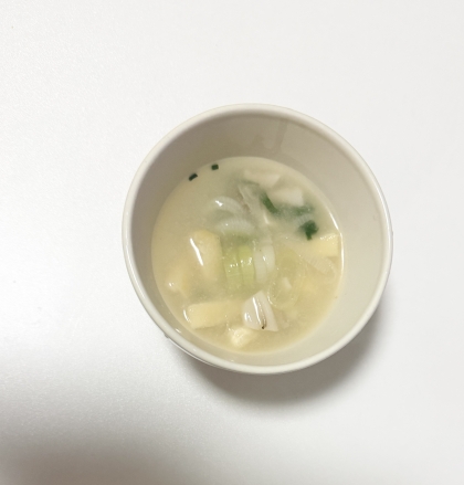 エリンギと玉ねぎのバターソテーの味噌汁