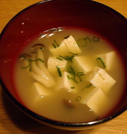 豆腐とシメジの簡単おみそ汁♪