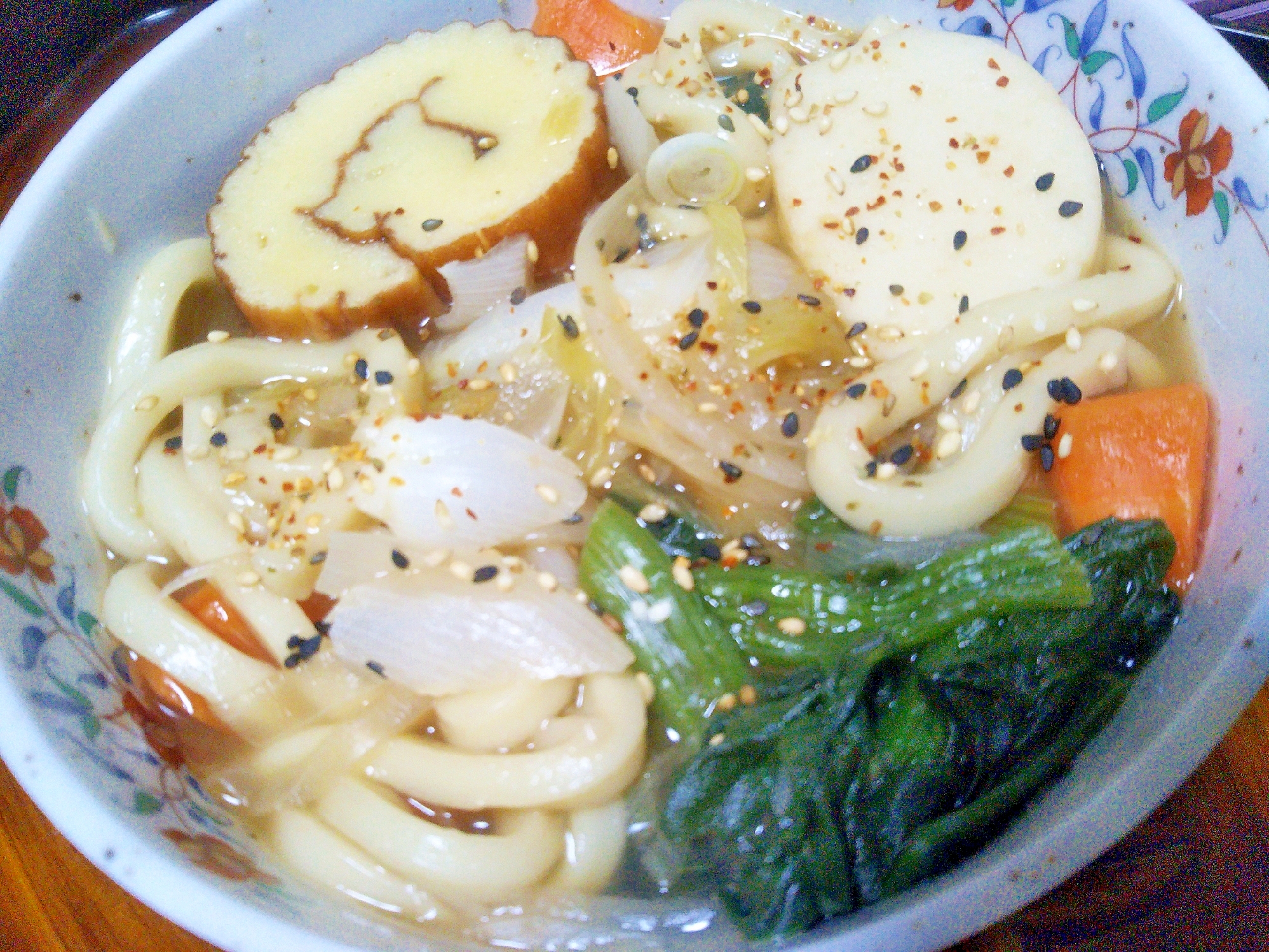新玉ねぎ人参ほうれん草☆彩り☆おかめうどん