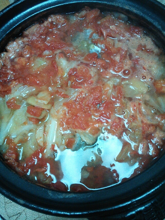 トマトとタラとしょうがとキャベツ鍋