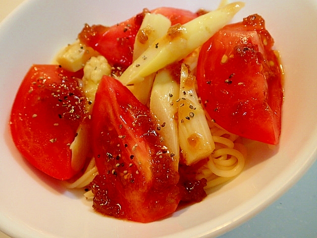 糖質0麺で　トマトとホワイトアスパラのサラダ麺