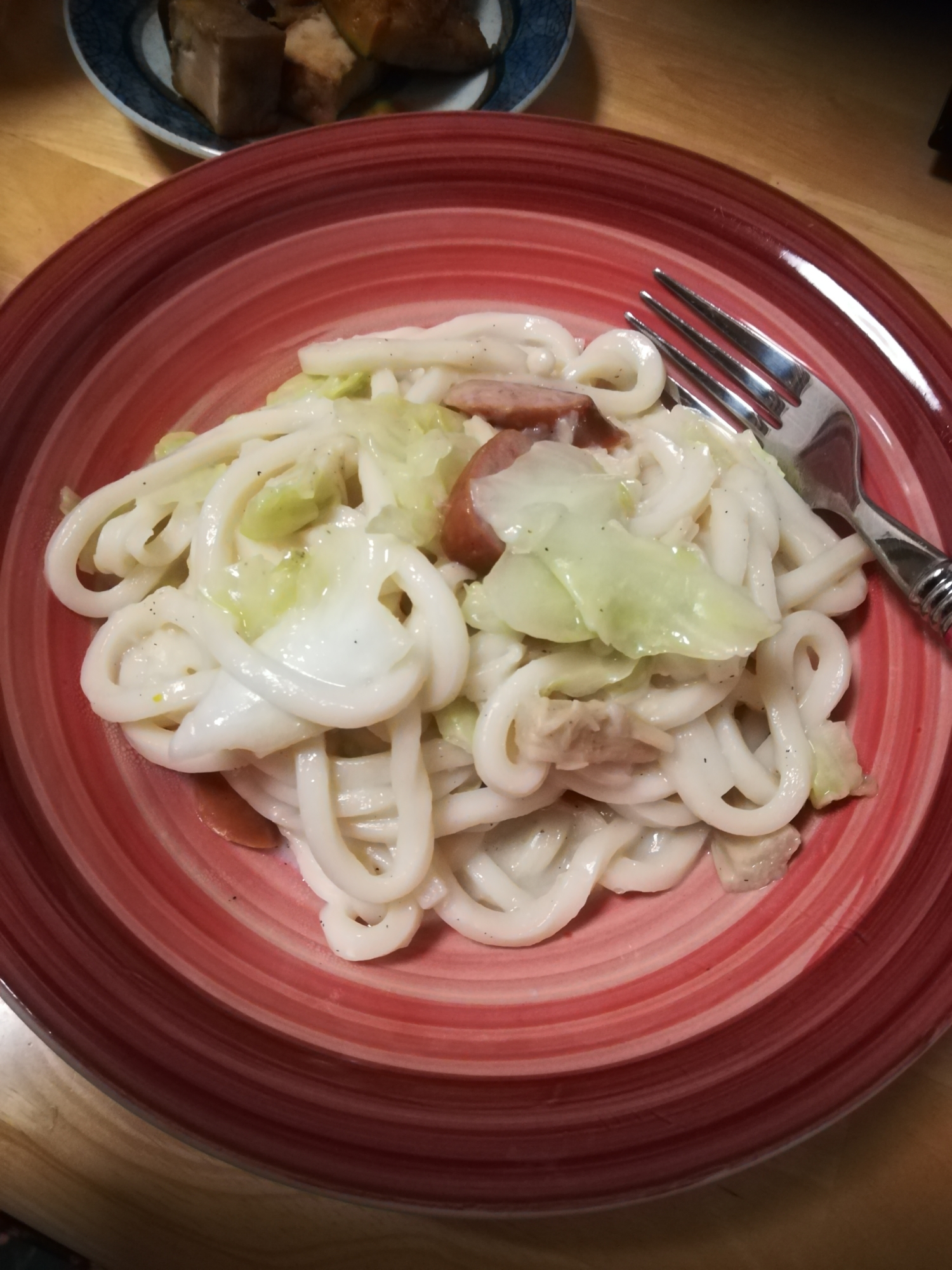 キャベツとウインナーのクリームうどん