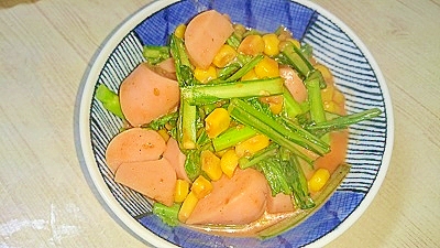 小松菜＆魚肉ソーセージのごまドレチャップコーン炒め