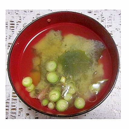 生わかめとねぎの味噌汁
