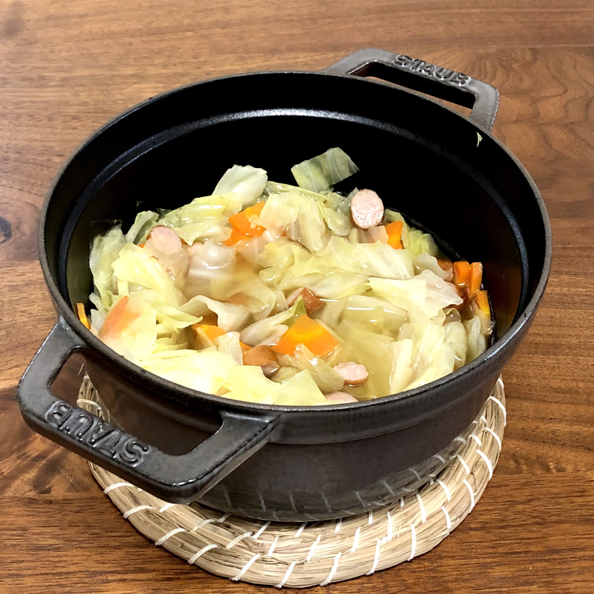 ストウブ キャベツとソーセージのスープ レシピ 作り方 By ちぃころ 楽天レシピ