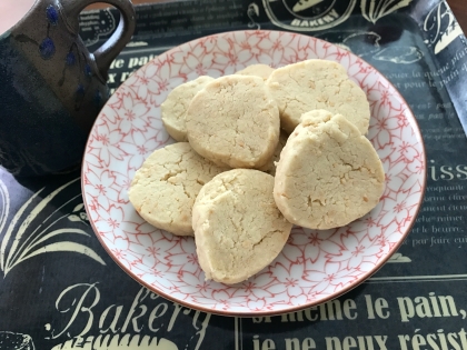 だいすけ3さん、こんにちわ♪ピーナッツの粉末をお菓子にはじめて使いました♡焼いてる時からいい匂い〜♡サクサクめっちゃ美味しいです♡レシピありがとです♡ご馳走様♡