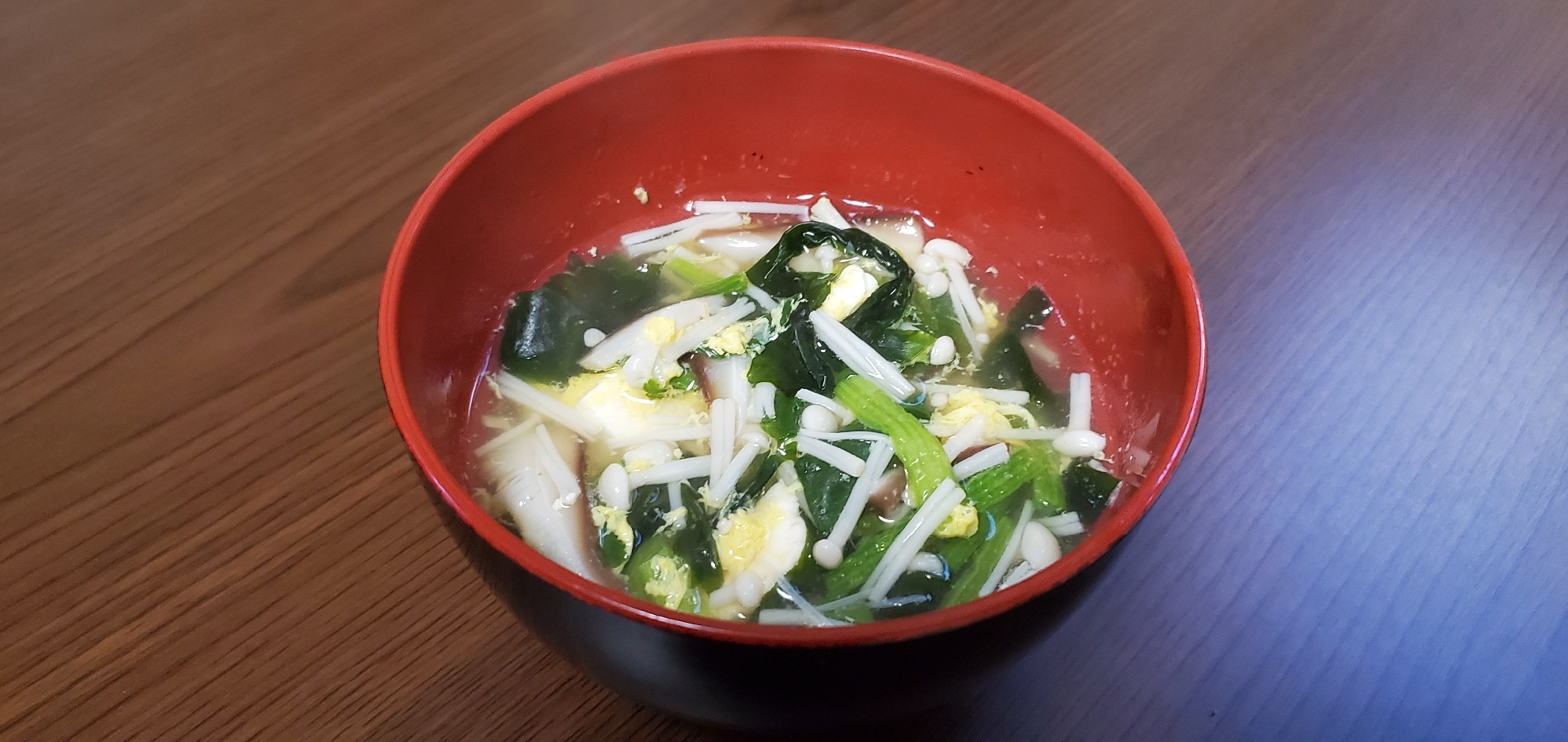 しいたけ えのき わかめのかき卵汁 レシピ 作り方 By さんしゃいんさいとー 楽天レシピ