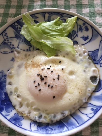 黒ごまのトッピング(*^^*)目玉焼き☆