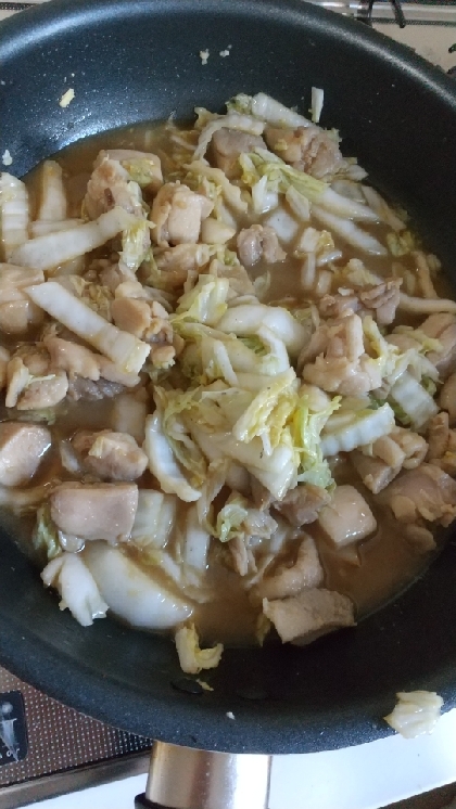 ご飯がすすむ☆塩白菜と鶏モモ肉のガリバタ炒め