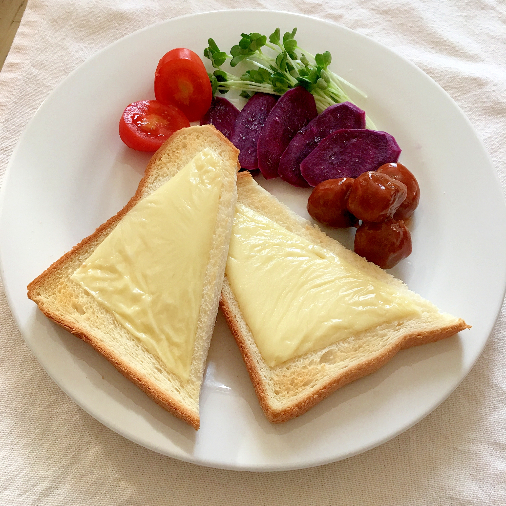 チーズトーストとレンチン紫芋ミートボール朝ごはん♡