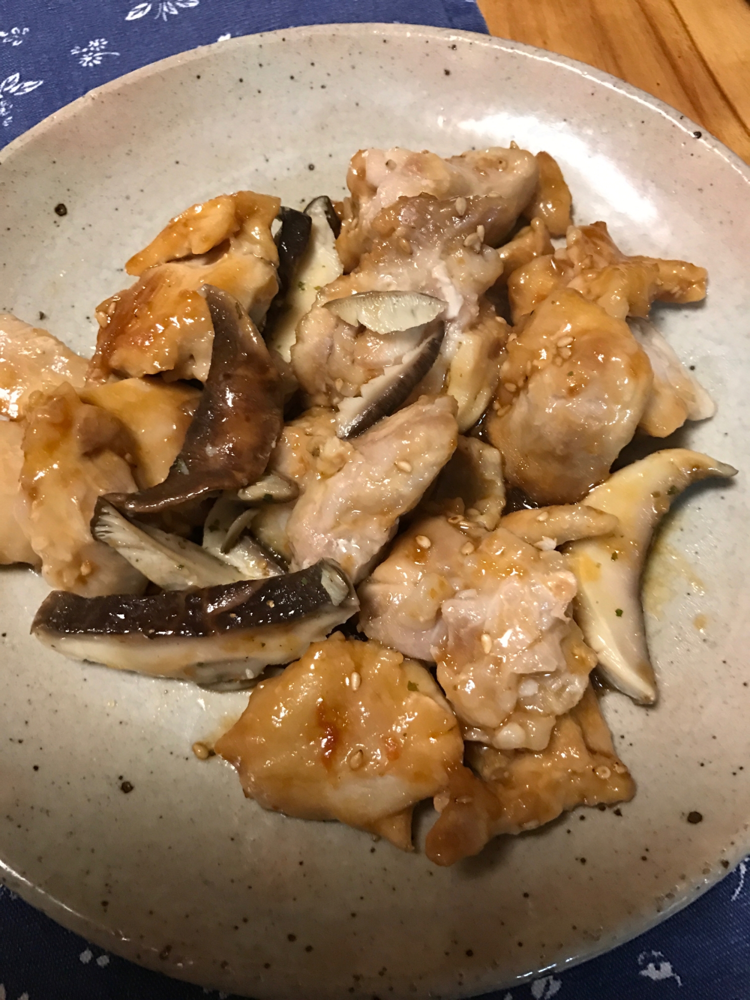 鳥モモ肉と椎茸の焼肉のたれ炒め