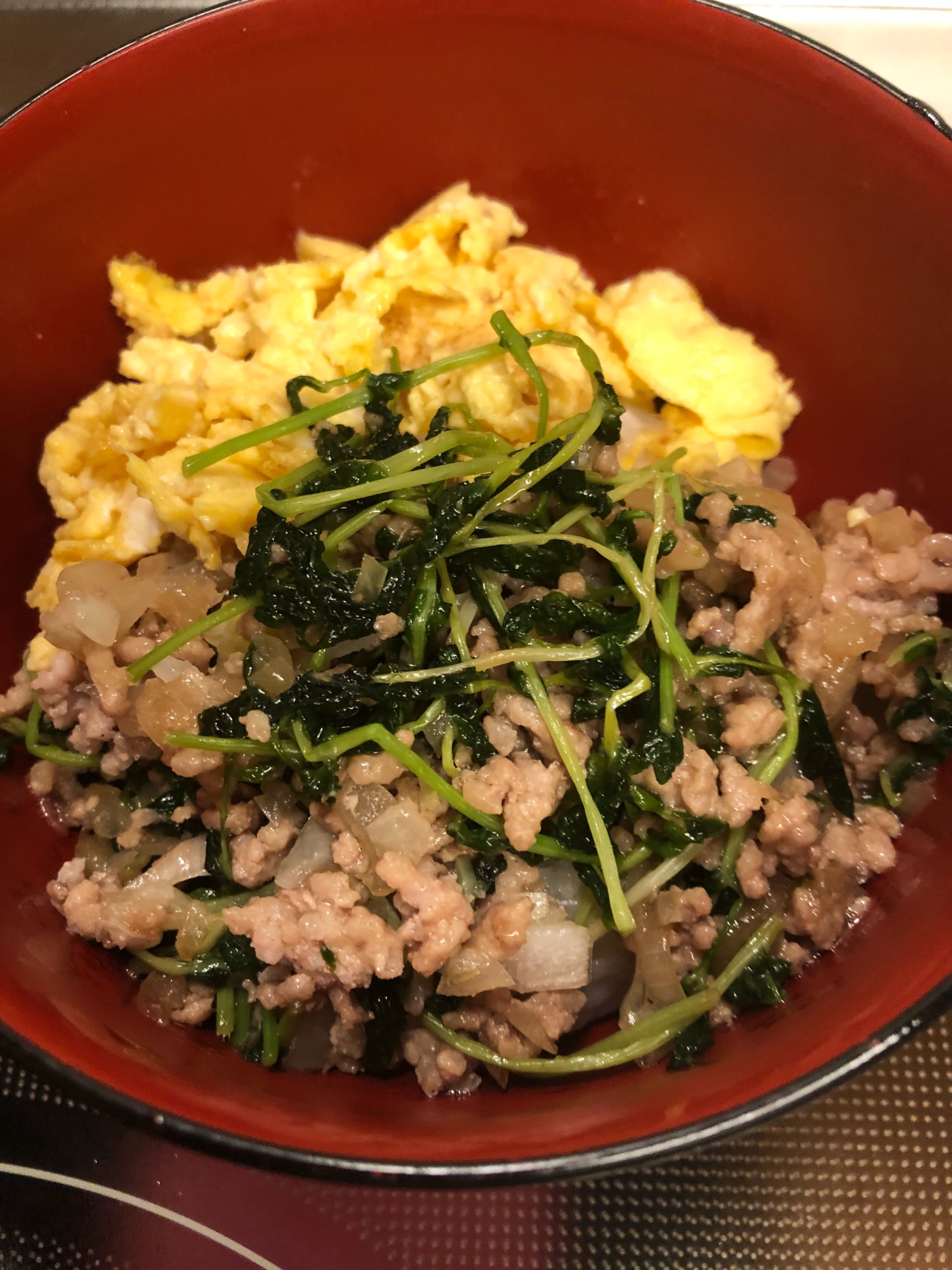 ご飯がススム！豆苗と豚そぼろ丼^_^