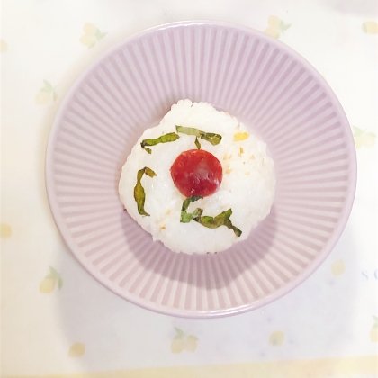 雑穀ごはんおにぎり 梅干大葉白ごま
