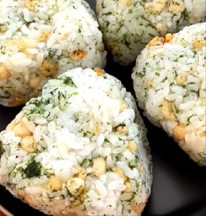 ランチ♡おにぎり 天かすパルメザンチーズ青のり