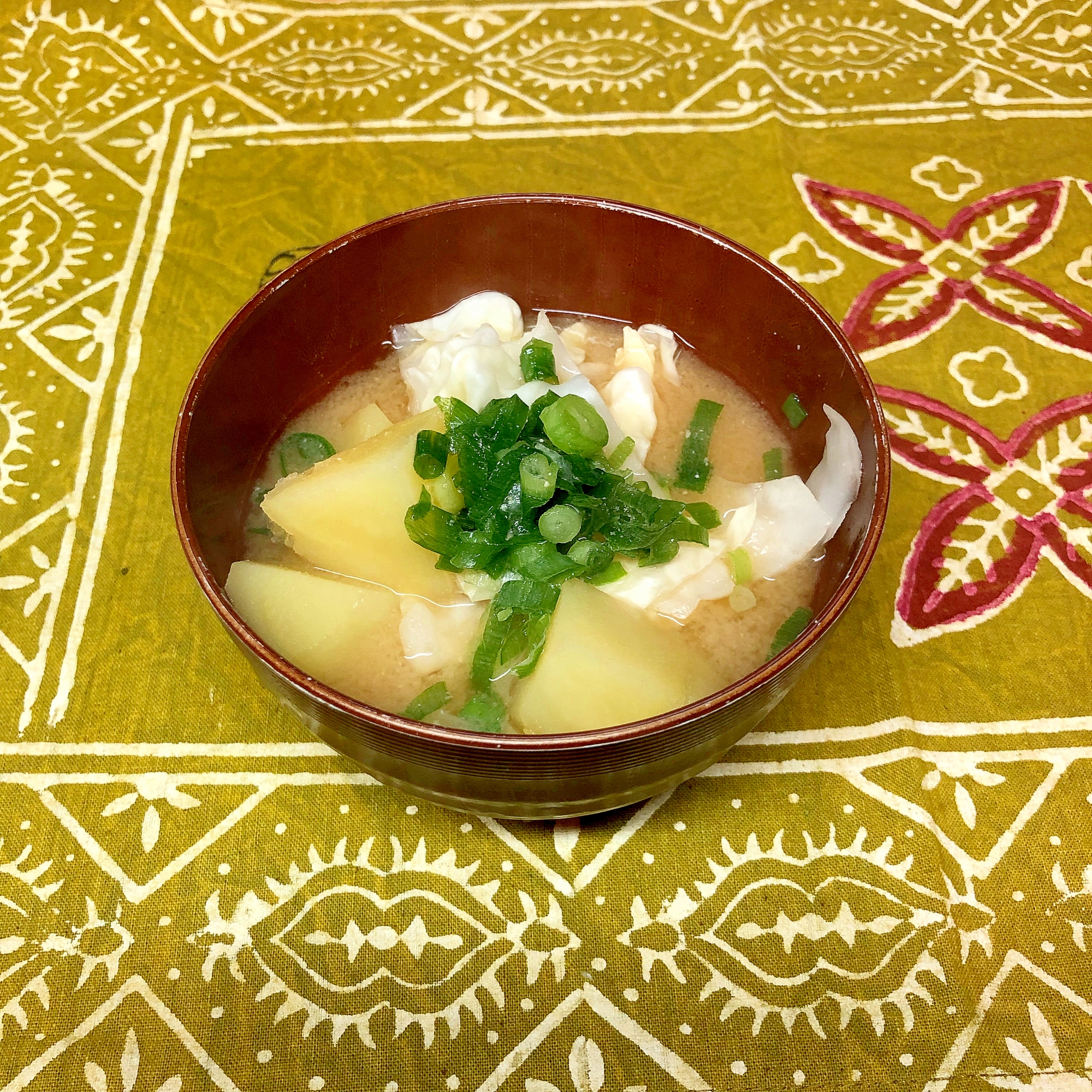 じゃがいもとキャベツのお味噌汁♪