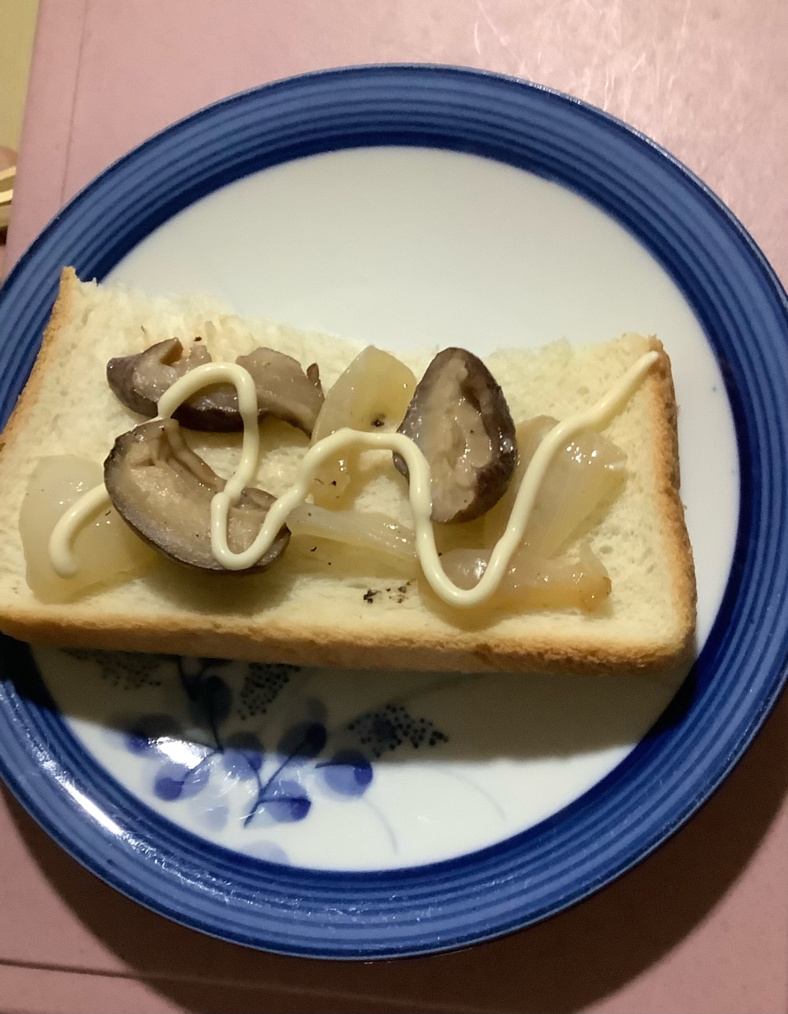 ☆椎茸玉ねぎオープンサンド☆