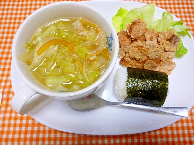 野菜スープと俵ムスビ