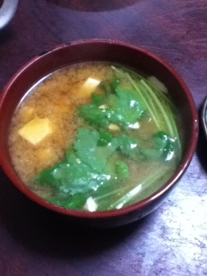 三つ葉と豆腐とタラの味噌汁