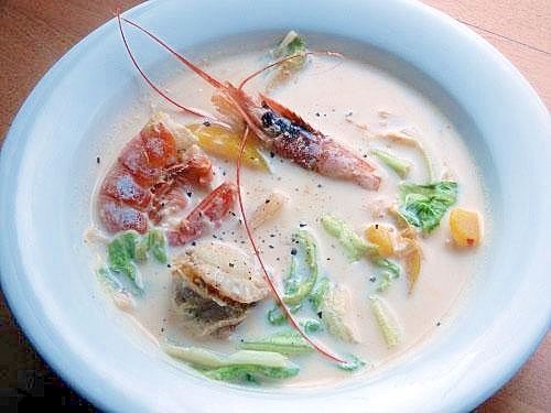 魚介でヘルシー❤ミルク味噌スープ♪（キムチ他）