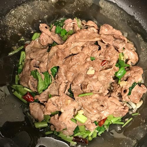 ラムとイタリアンパセリの炒め物