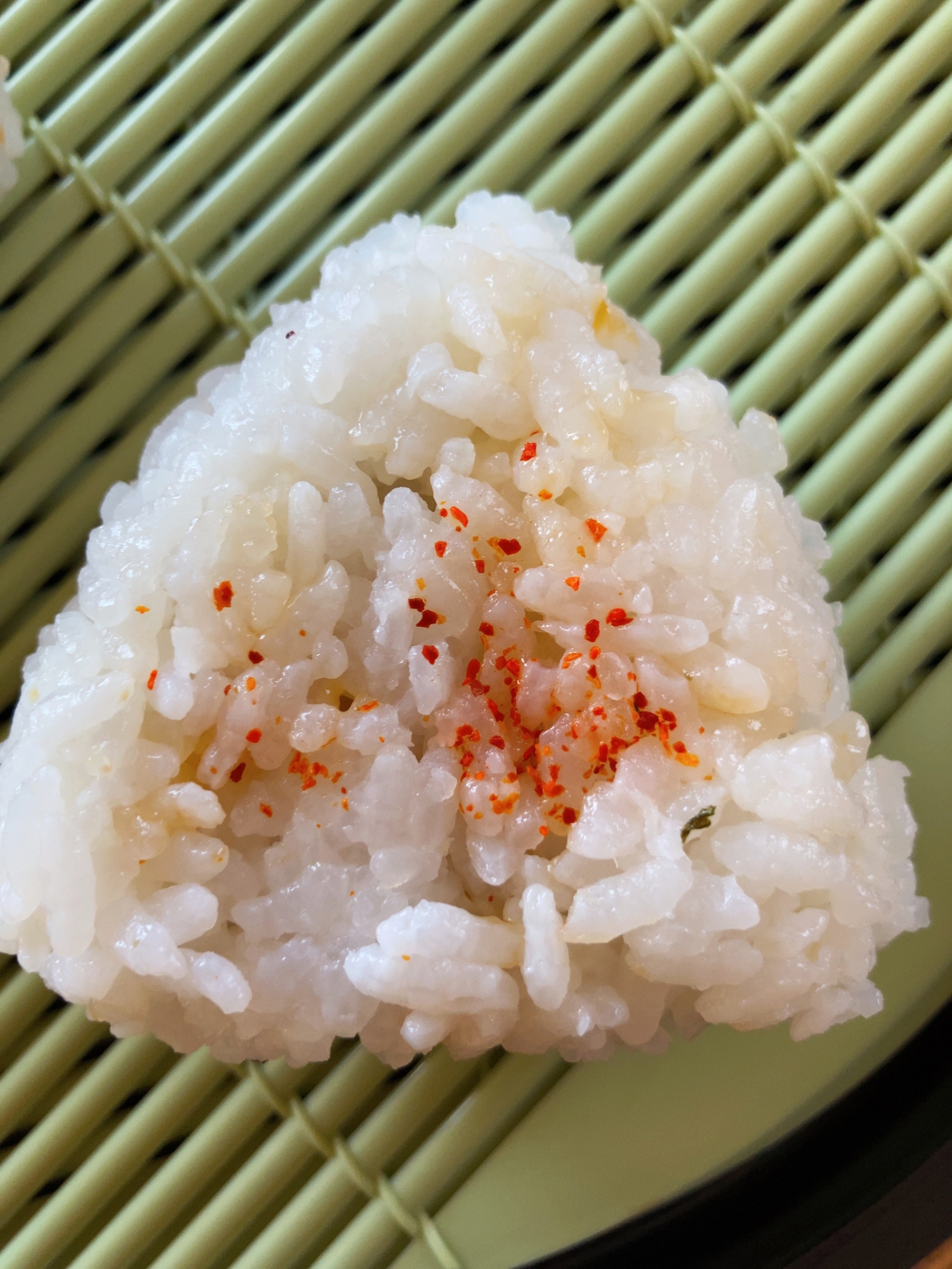 牛カルビの一味唐辛子おにぎり