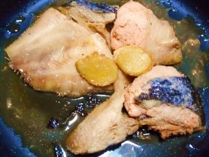 解凍中の冷蔵庫は魚の匂いが気になるので、解凍しなくても～魅力的です。気温30度近く暑くてもご飯がススム美味しい煮付け。ご馳走さまでした♪