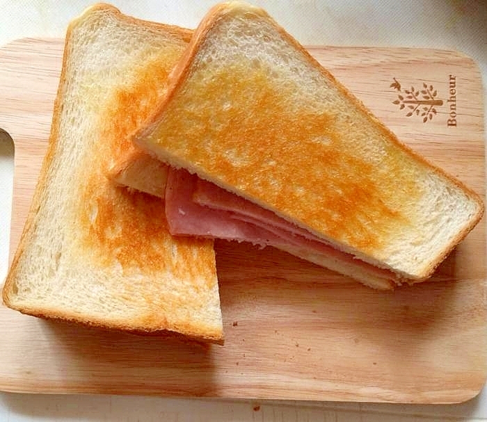 ハムとクリームチーズのホットサンド