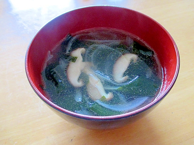 ワカメとしいたけの中華スープ