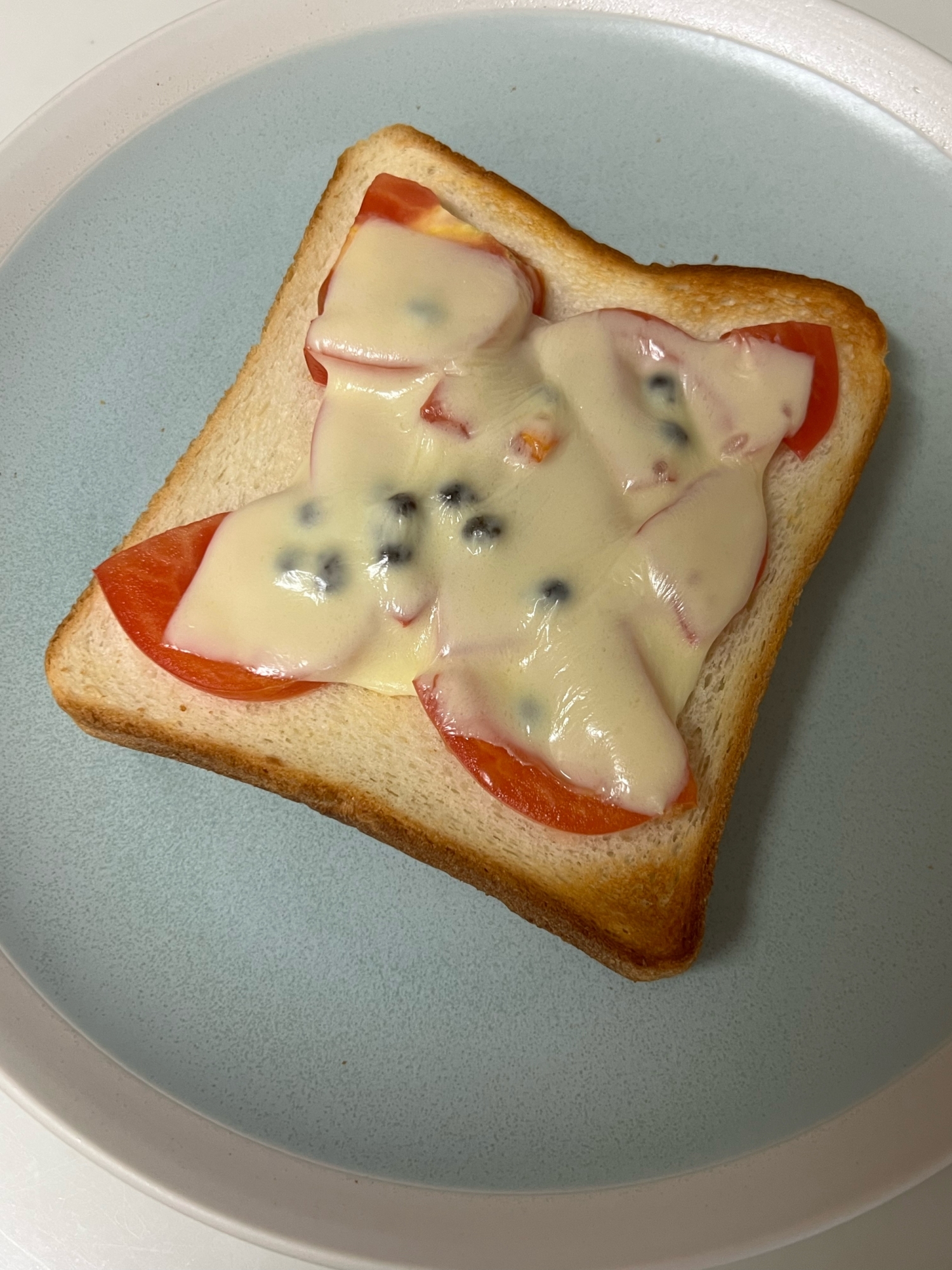 朝ごはんにも♪山椒トマトチーズトースト