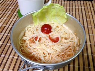 ケチャップとごま油って合うんですねビックリ！キムチの入れものにそうめんぐるぐる、できれいに食べきれましたすっきりおいしかったどうもありがとう。