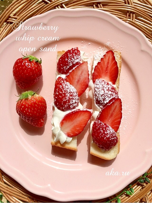 苺&ホイップクリーム♡オープンスティックサンド♪ レシピ・作り方 by