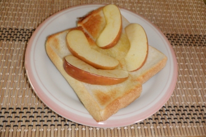 りんごの香りが...！焼きりんごトースト