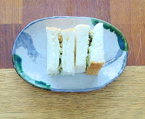 緑茶ヨーグルト風味☆グラノーラのサンドイッチ
