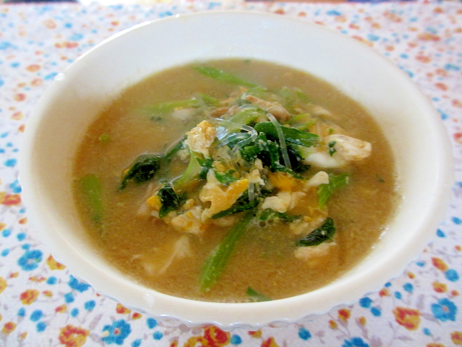 春雨入り春菊と卵の味噌スープ