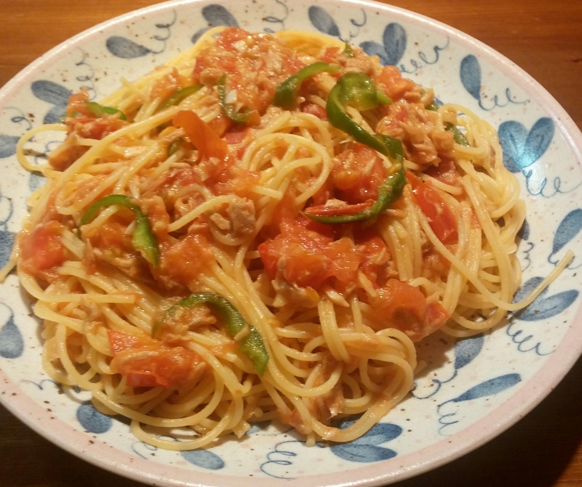 フレッシュトマトとツナのパスタ