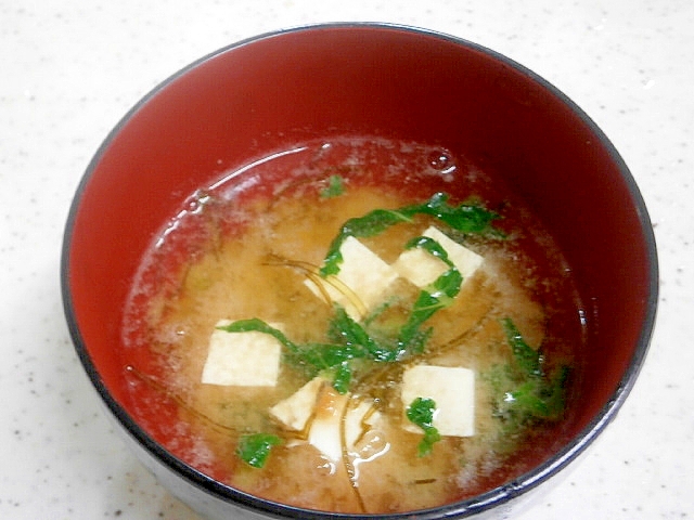 昆布・豆腐・大根の葉の味噌汁