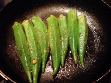 ヘタを取るのを忘れたので、各自取りながら食べてもらいました（汗）。少し残って冷蔵庫に入っているので、明日は冷たいまま食べてみますね。