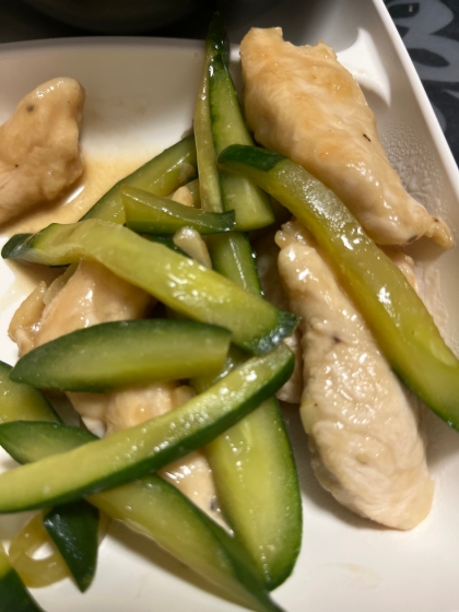 にんにくで食欲UP↑きゅうりとササミのさっぱり炒め