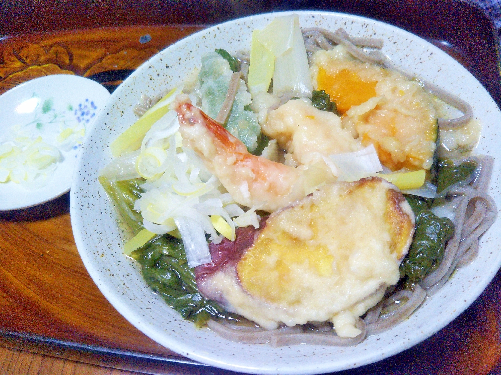 カラフル天ぷら蕎麦