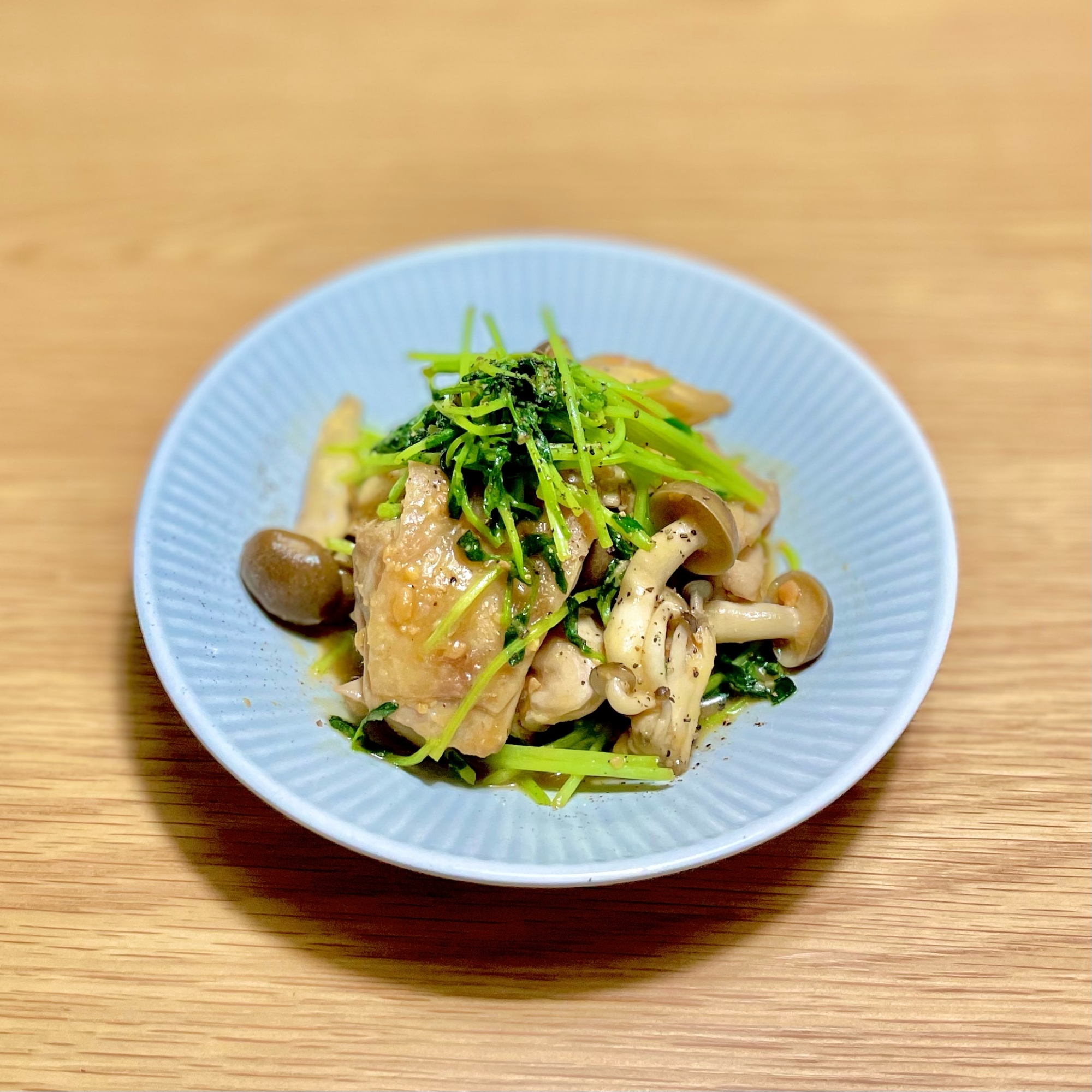 鶏肉と豆苗の味噌炒め