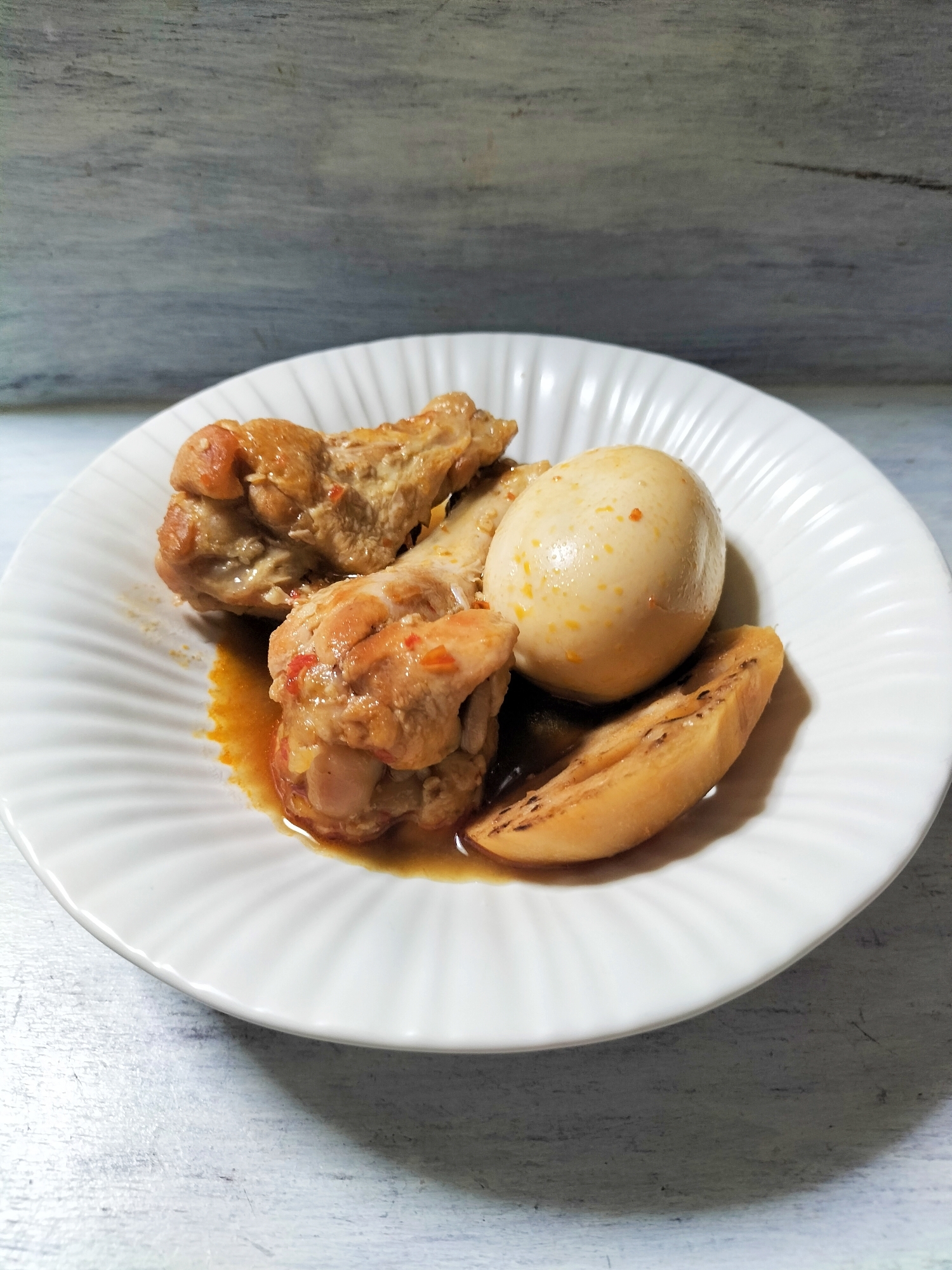 ちょっとピリ辛✨鶏の手羽元と卵・蓮根の辛煮